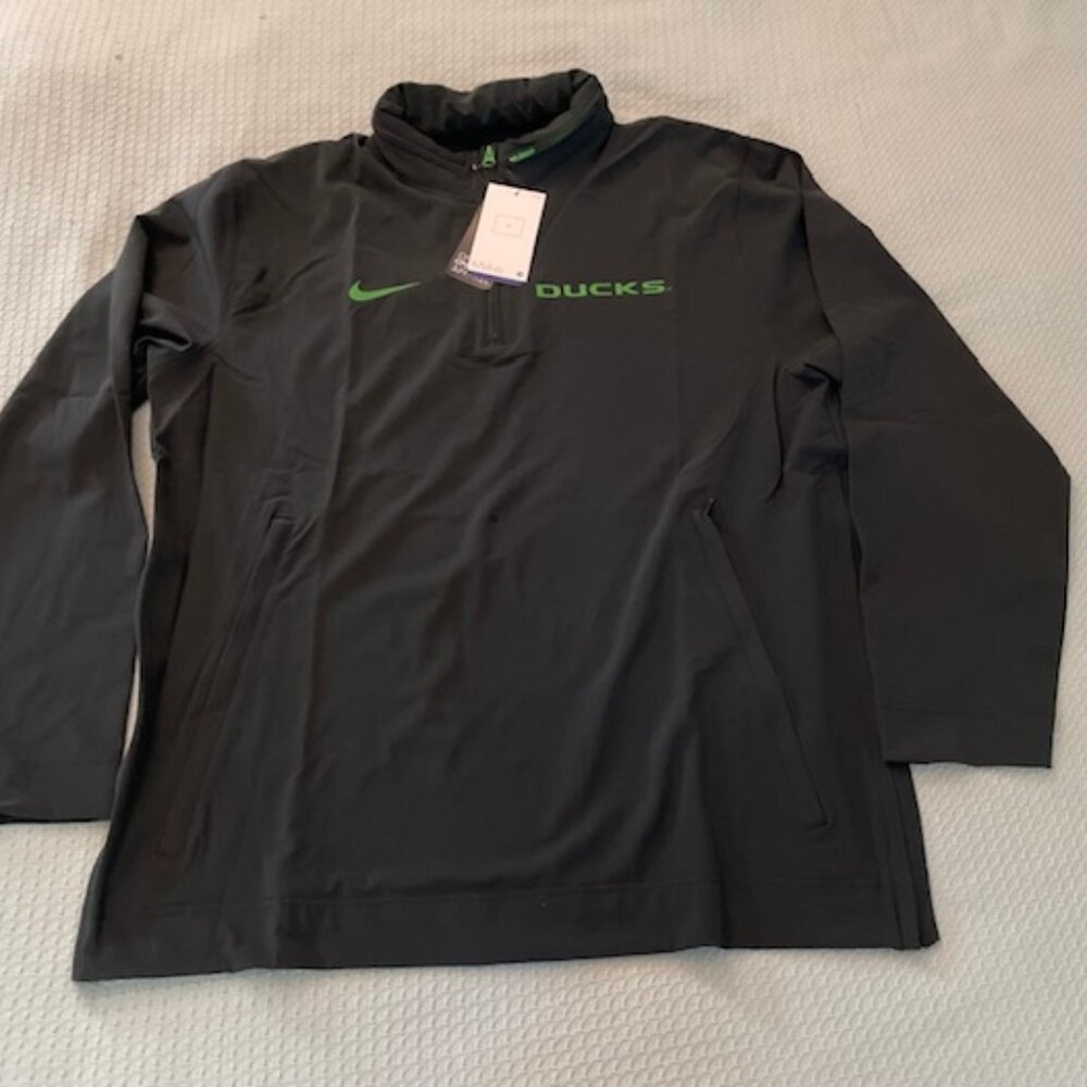 Nike Men's Black and Green Pullover